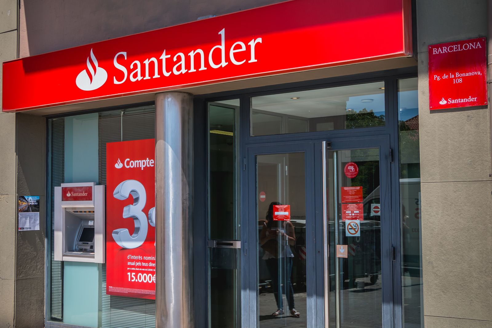 Banco Santander to close 221 branches 19 of them in the Canary Islands