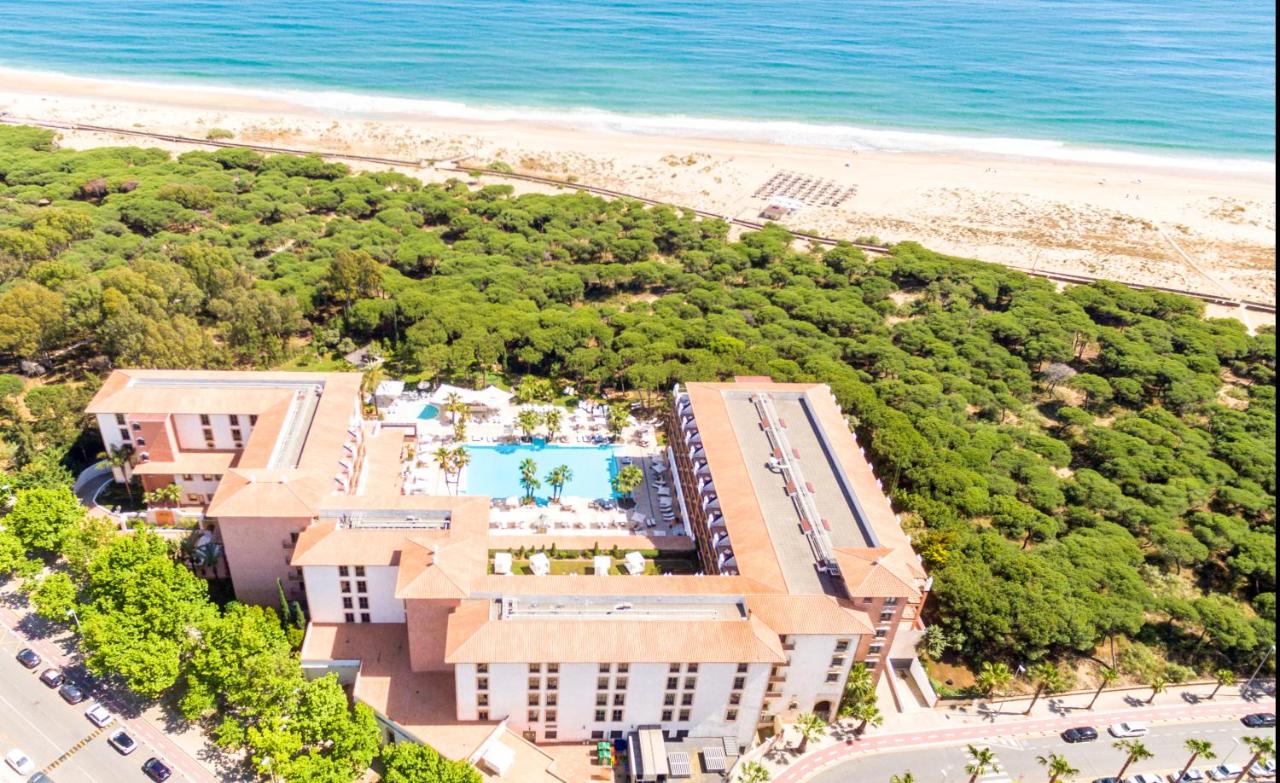 Job offer in Spain goes viral: 4,000 euros for living in a 5-star luxury hotel
