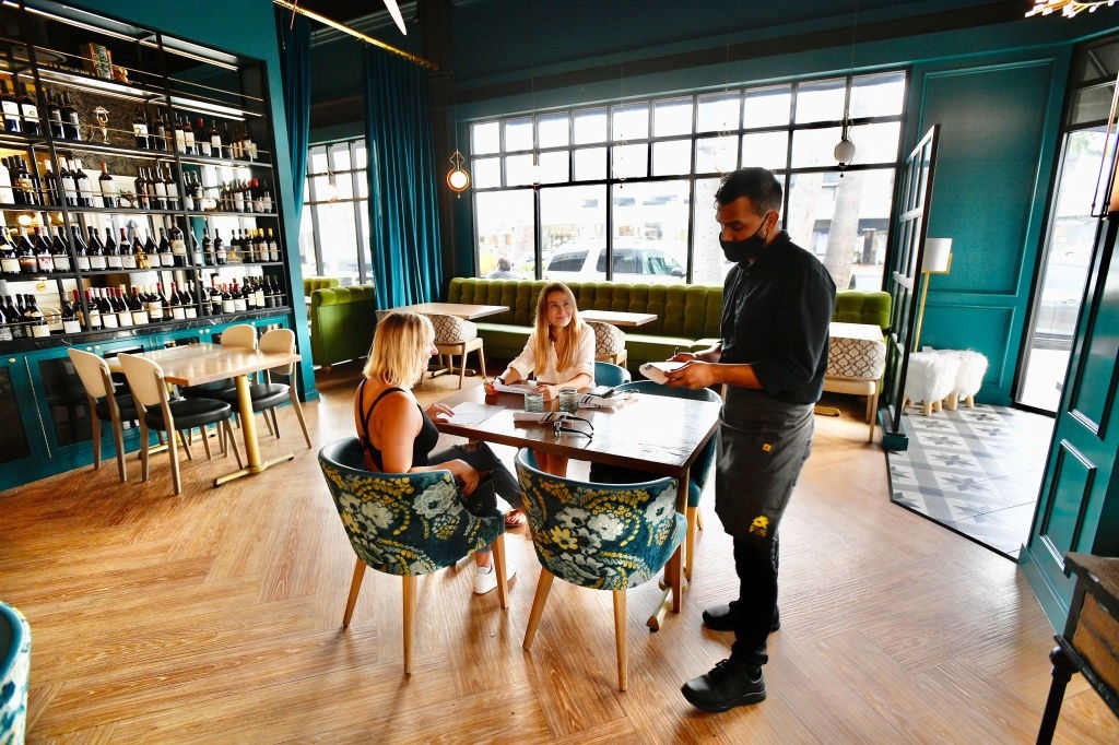 Hospitality re-opens interiors in Tenerife by order of the TSJC, but for how long?