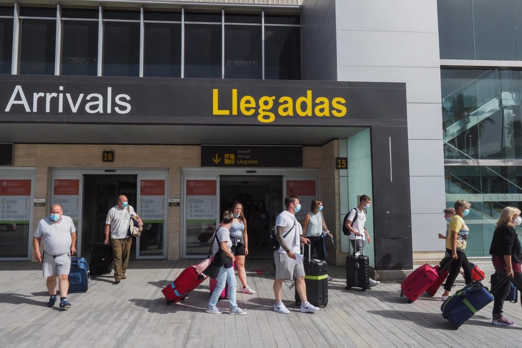 Latest figures show increase in flights and passengers to the Canary Islands