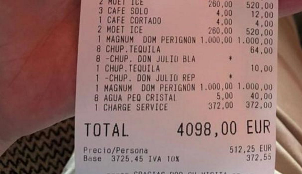 Customer leaves 4,000 euro tip in a restaurant after reading complaint online