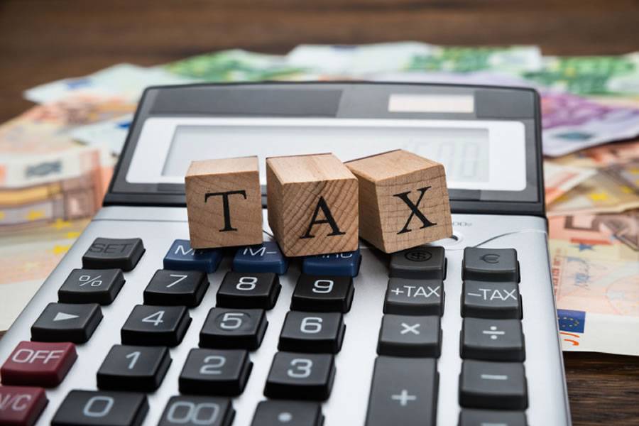 The Spanish government announces a reduction in personal income tax