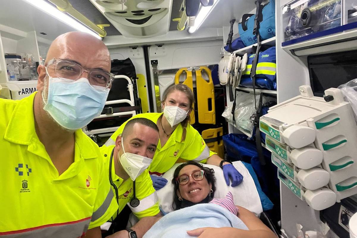 A woman gives birth in an ambulance on the way to hospital in Tenerife