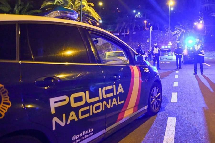 Four teenagers arrested for robbing and intimidating a tourist in the south of Tenerife