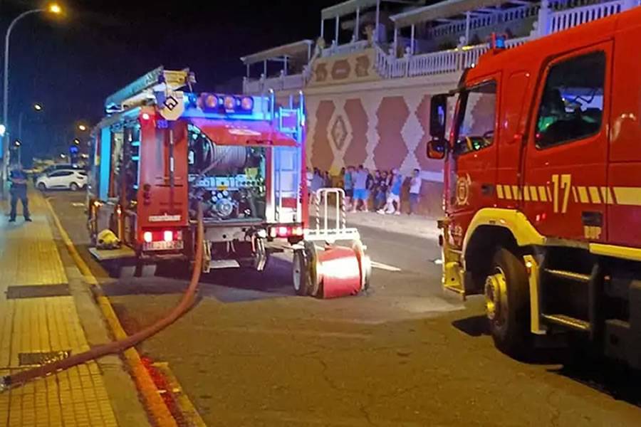 Holiday makers evacuated due to fire in a complex in Costa Adeje
