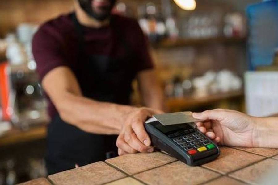 Man caught after stealing a bag and using bank cards fraudulently in Tenerife