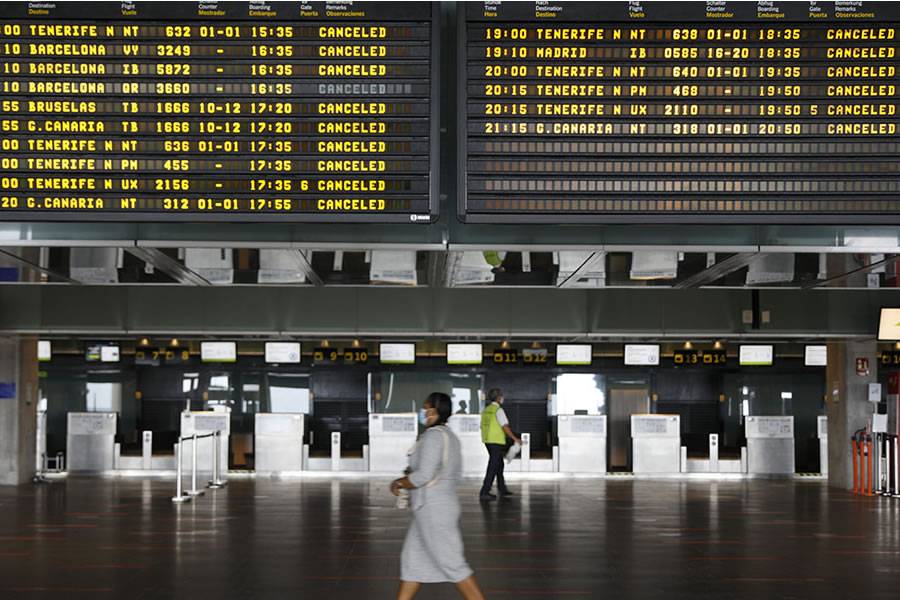 First flights have been cancelled due to the storm in the Canary Islands