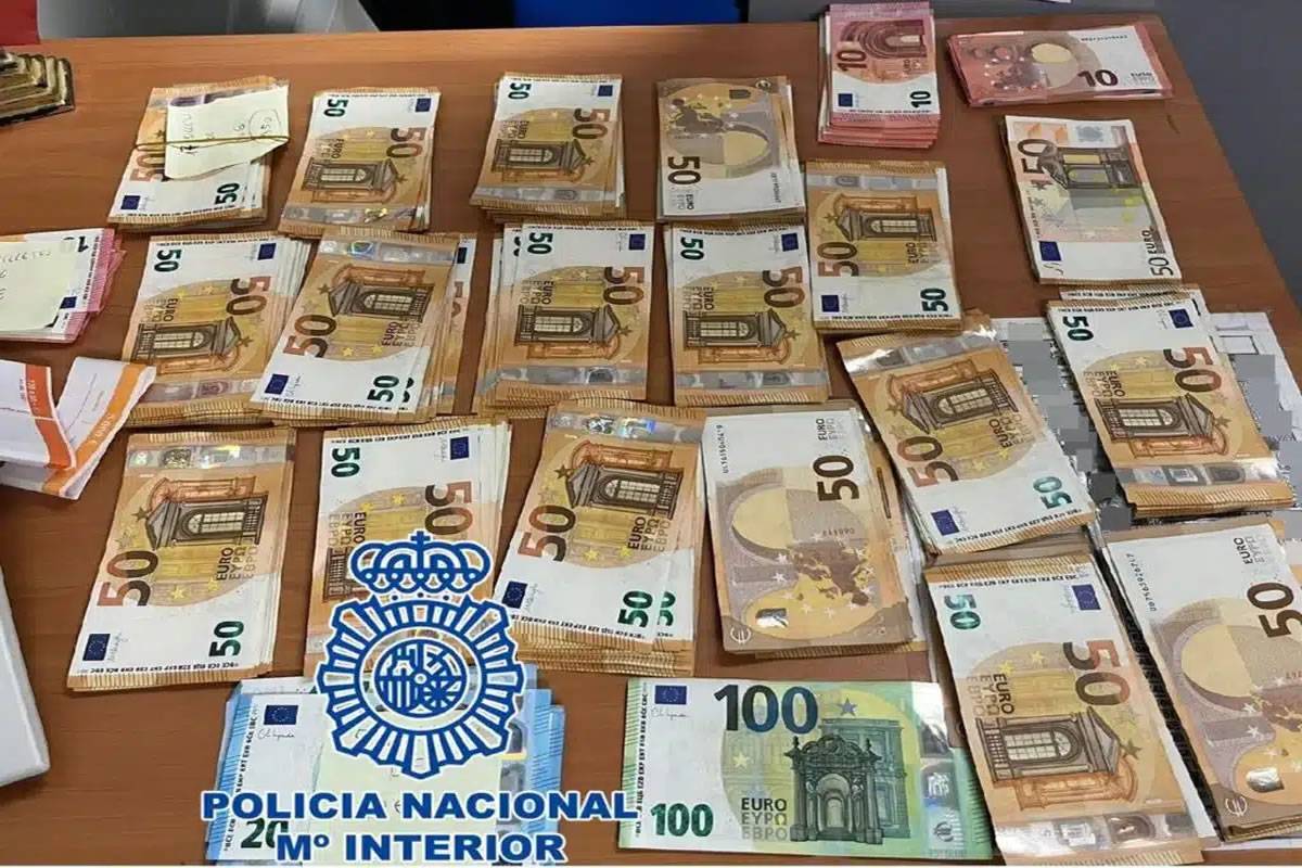 Robber snatches woman’s bag containing 18,000 euros in cash in Los Cristianos