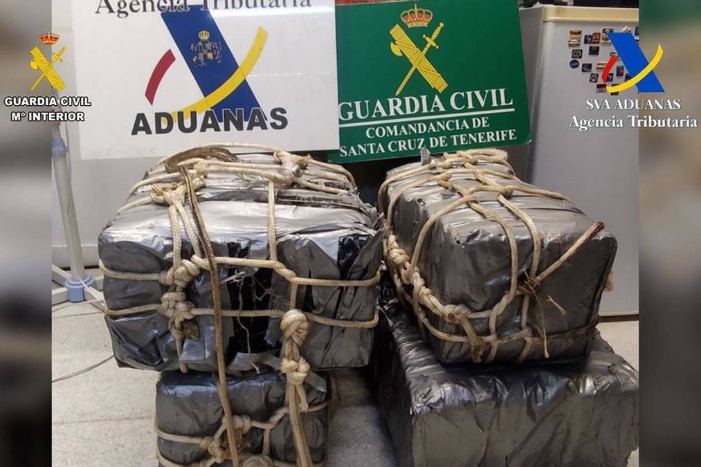 VIDEO: Police divers find 120 kilos of cocaine hidden on boat in Tenerife