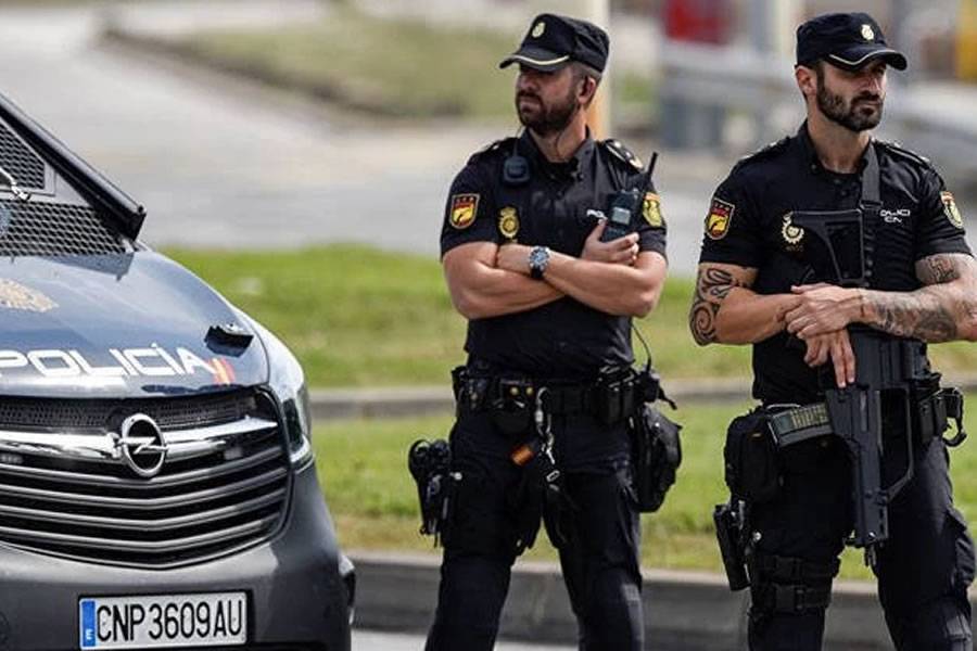 A decomposing dead body is found next to the TF-1 motorway in Tenerife
