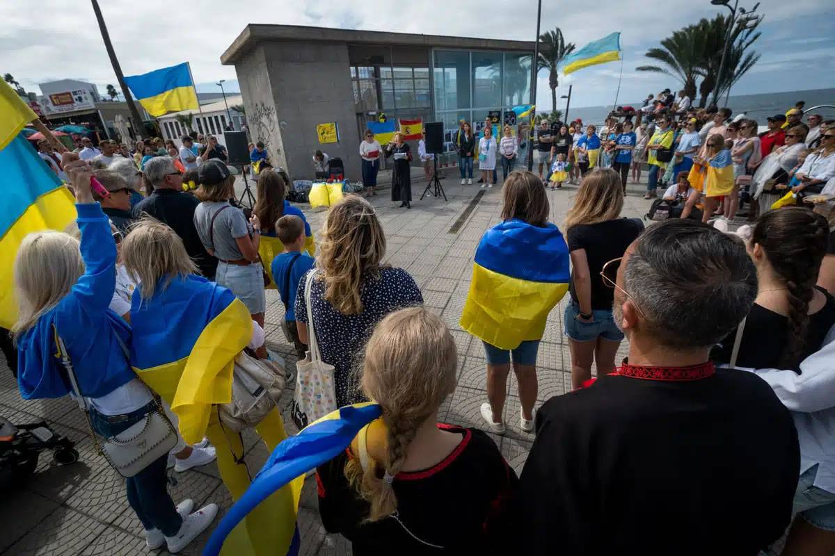 Ukrainian refugees gather in the south of Tenerife to commemorate a year of war