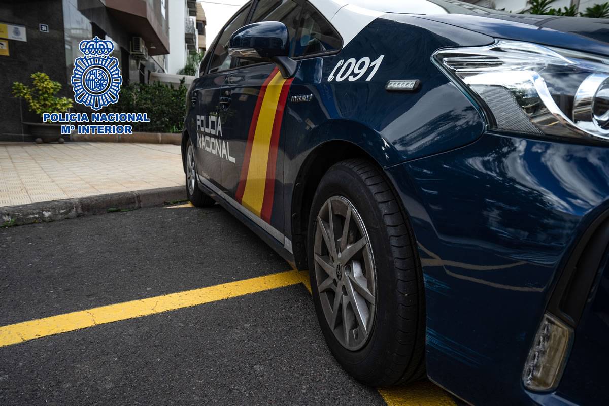 Man arrested for exposing himself in the street in front of children