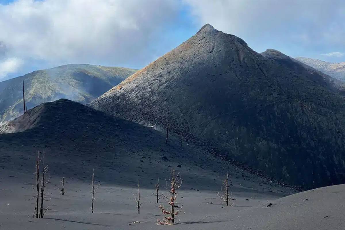 La Palma volcano photo in the final of a Sony competition was taken on a mobile phone