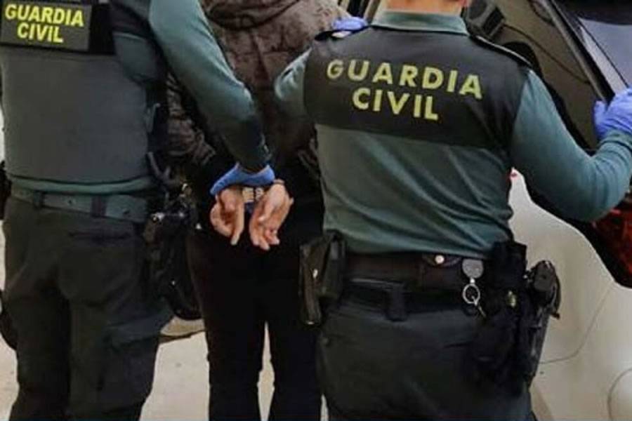 Two pickpockets arrested for robbing tourists in south of Tenerife