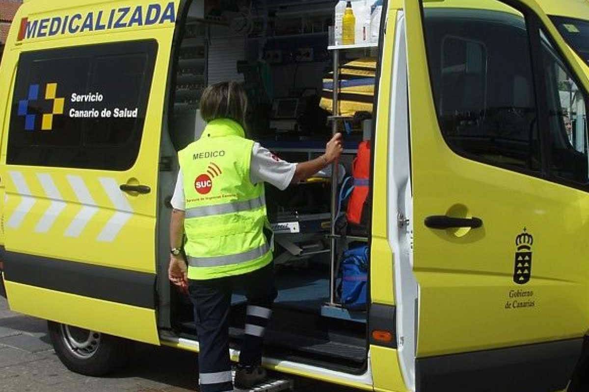 Two injured as car overturns in the Teide National Park