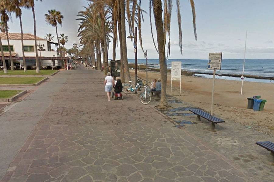 A man is stabbed in the face in Playa Las Americas