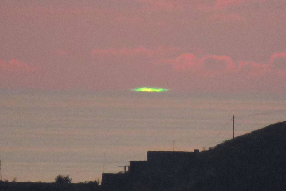 Photographer catches spectacular image of the 'green ray' in the Canary Islands
