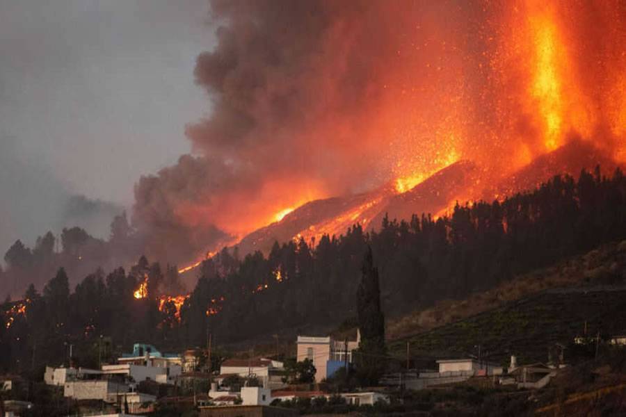 INVOLCAN are giving three talks in Adeje about the threat and danger of volcanoes