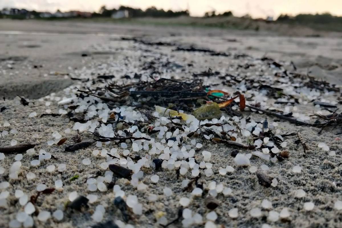 Government activates pre-alert in Tenerife due to the presence of plastic pellets