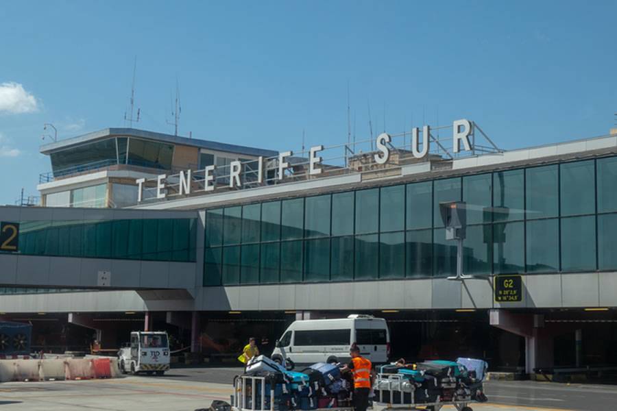 Delays and diversions at Tenerife South Airport are not due to the fire 