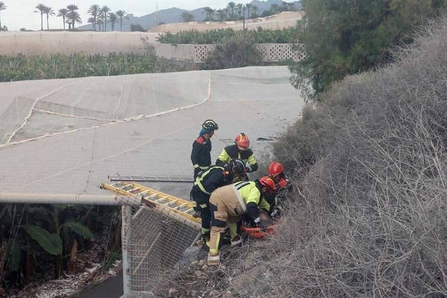 Motorcyclist in critical condition after plunging down a ravine in Tenerife