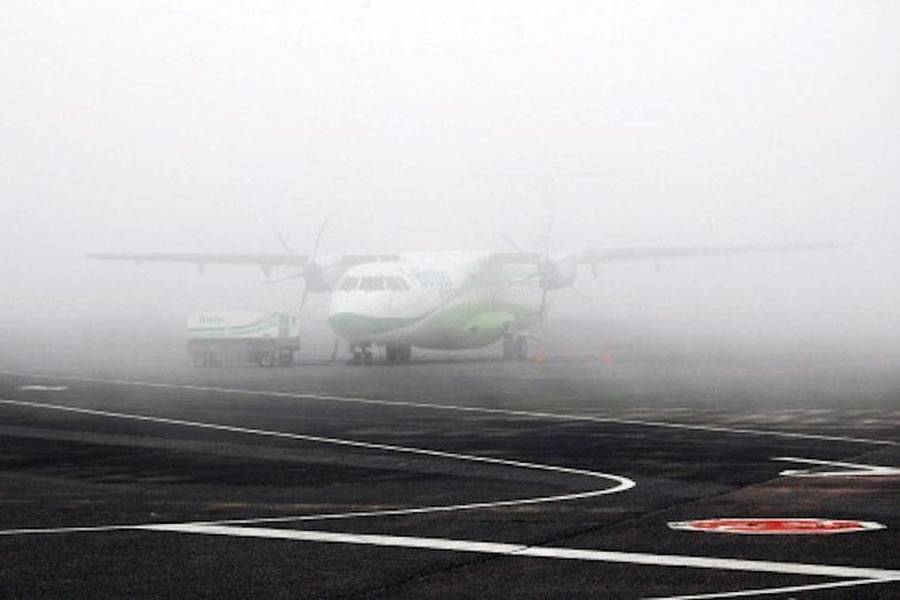 Wind and fog cause diversions, delays, and cancellations at a Tenerife airport