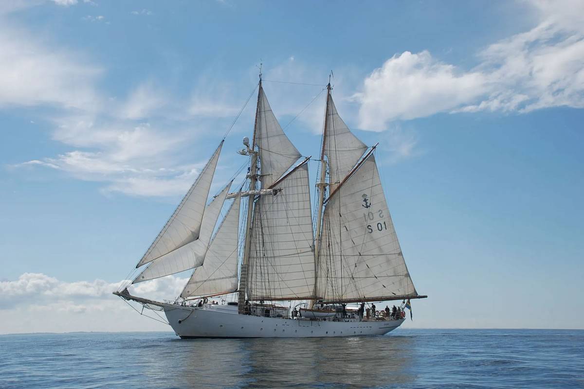 Swedish Warship docks in Tenerife for a quick stopover