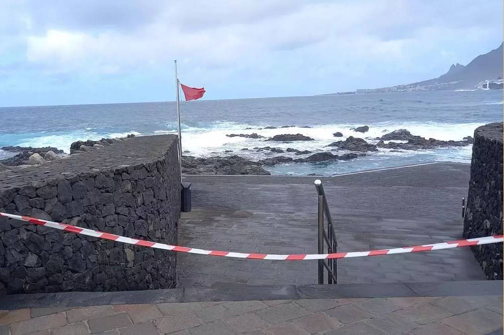 Several beaches closed in Tenerife due to adverse weather conditions