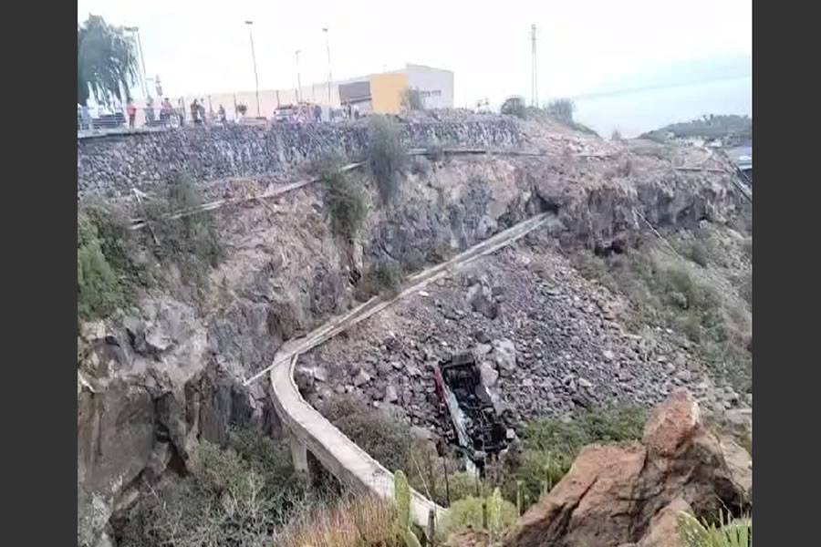 School bus crashes through barrier and rolls down a ravine in Adeje