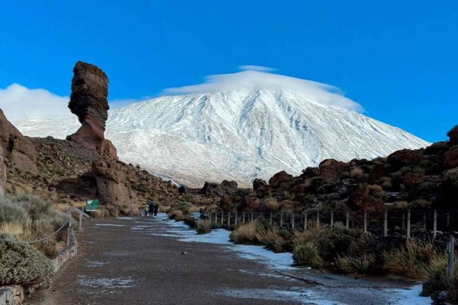 The spectacular image of Mt Teide covered in snow 
