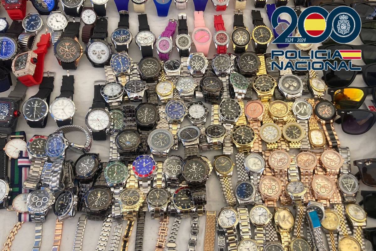 National Police arrest 9 people in Costa Adeje for selling counterfeit goods