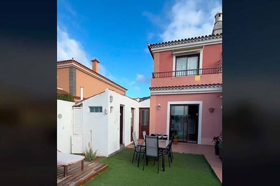 VIDEO: Holidaymakers rent an Airbnb in Tenerife and end up in a garden shed!