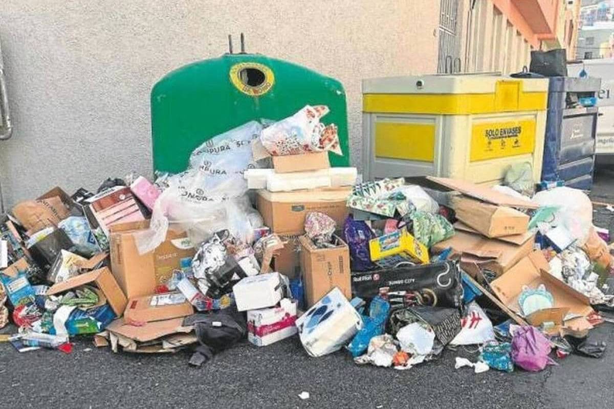 Restaurant worker fined €2,000 for dumping rubbish bags next to bins in Tenerife