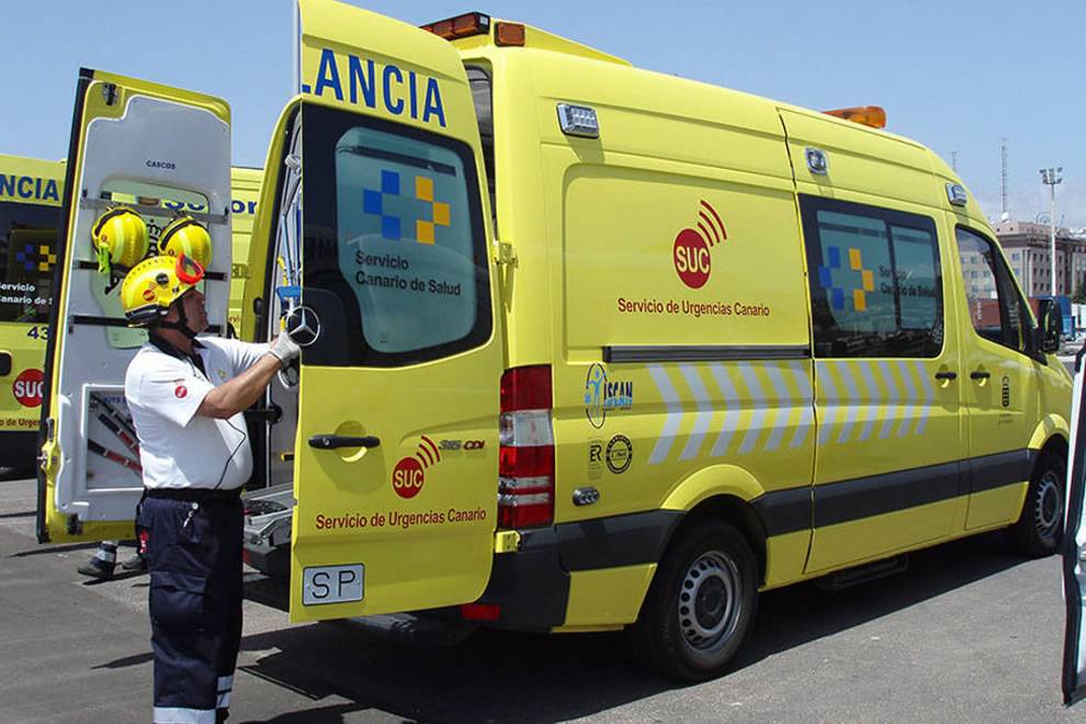 Man in critical condition after suffering heart attack in the sea in Tenerife