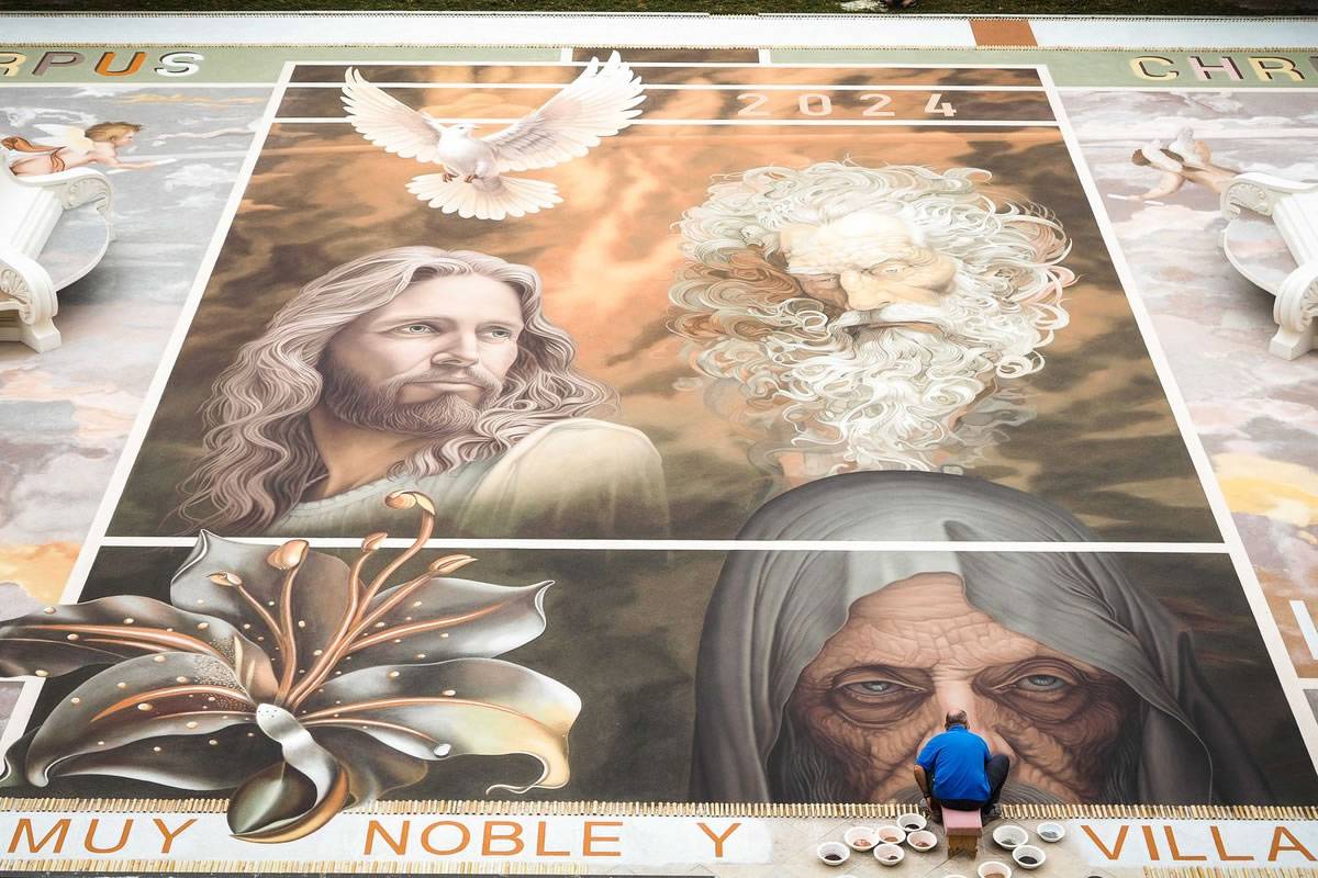 The world’s largest sand tapestry is created in Tenerife