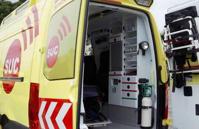 Female motorcyclist injured in collision with a lorry in Costa Adeje