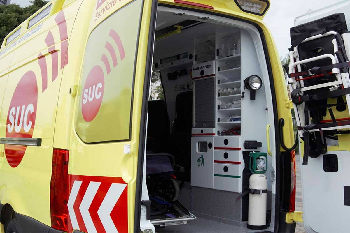 Female motorcyclist injured in collision with a lorry in Costa Adeje