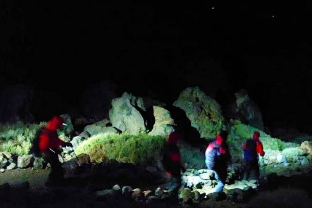 Tourists rescued from Teide’s summit at 2am after emergency SOS alert