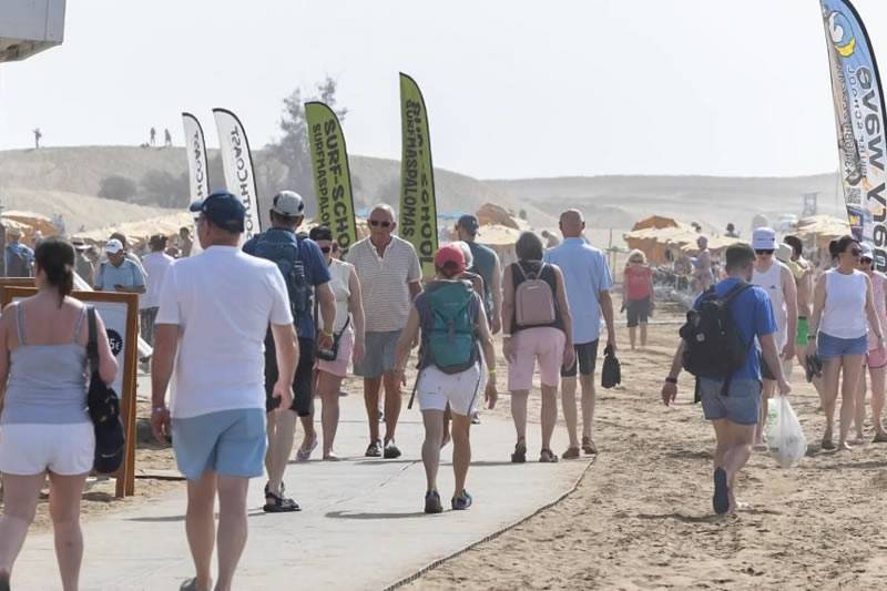 Canary Islands on track for another record-breaking year in foreign tourism in 2025